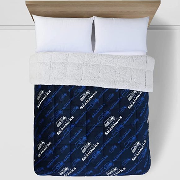 NFL SEAHAWKS: PLUSH-SHERPA/ REVERSIBLE/ DOWN ALTERNATIVE COMFORTER (Queen/King) - Picture 3 of 6